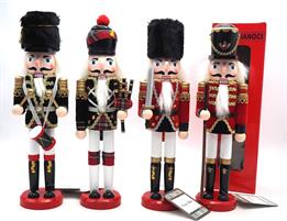 FIGURA NATALIZIA SCHIACCIANOCI H.30CM. 4 ASSORTIMENTI