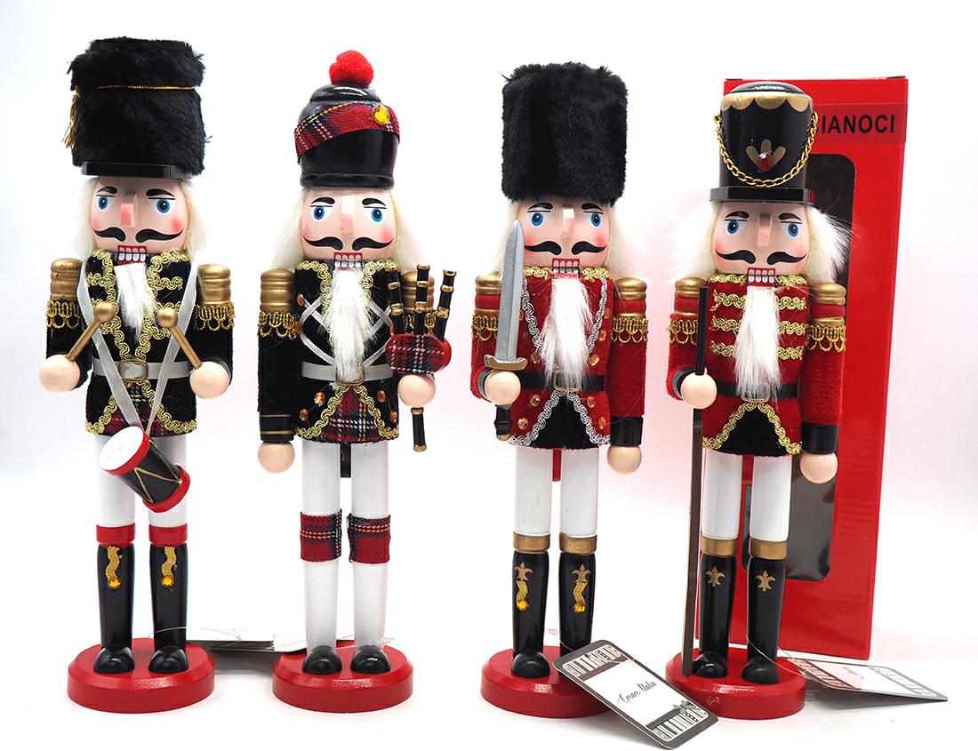 FIGURA NATALIZIA SCHIACCIANOCI H.30CM. 4 ASSORTIMENTI